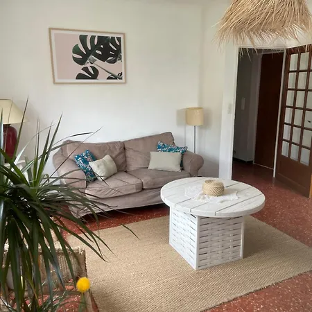 Dans Maison Avec Piscine Et Jardin 4 Ou 6 Personnes アルル